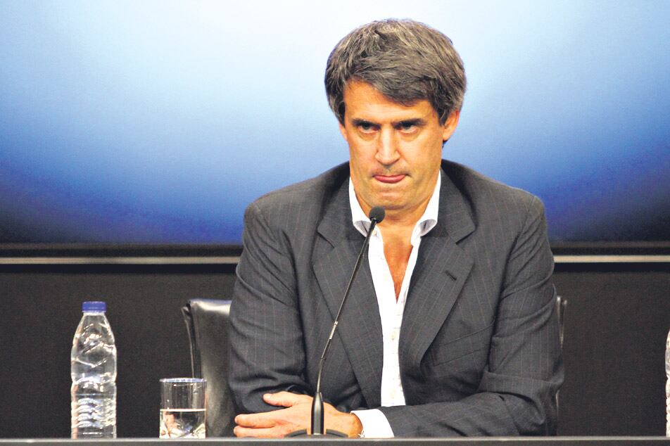 “Con nuestra propuesta subirá el dólar oficial, que no afecta a nadie”, decía Prat-Gay el año pasado.