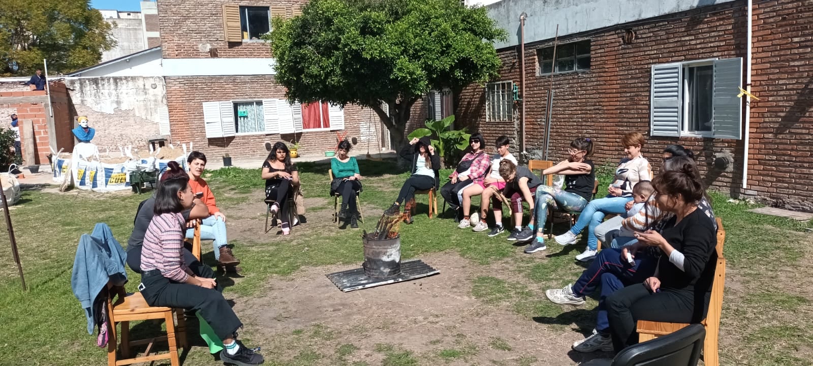 En La Marabunta conviven cerca de 30 personas, entre adultxs e infancias