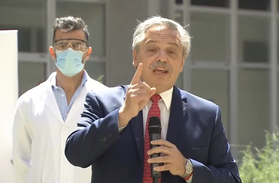 "Cuando se quedan sin argumentos ensucian. Son ellos los que no pueden explicar ante la historia lo que han hecho", advirtió el mandatario.