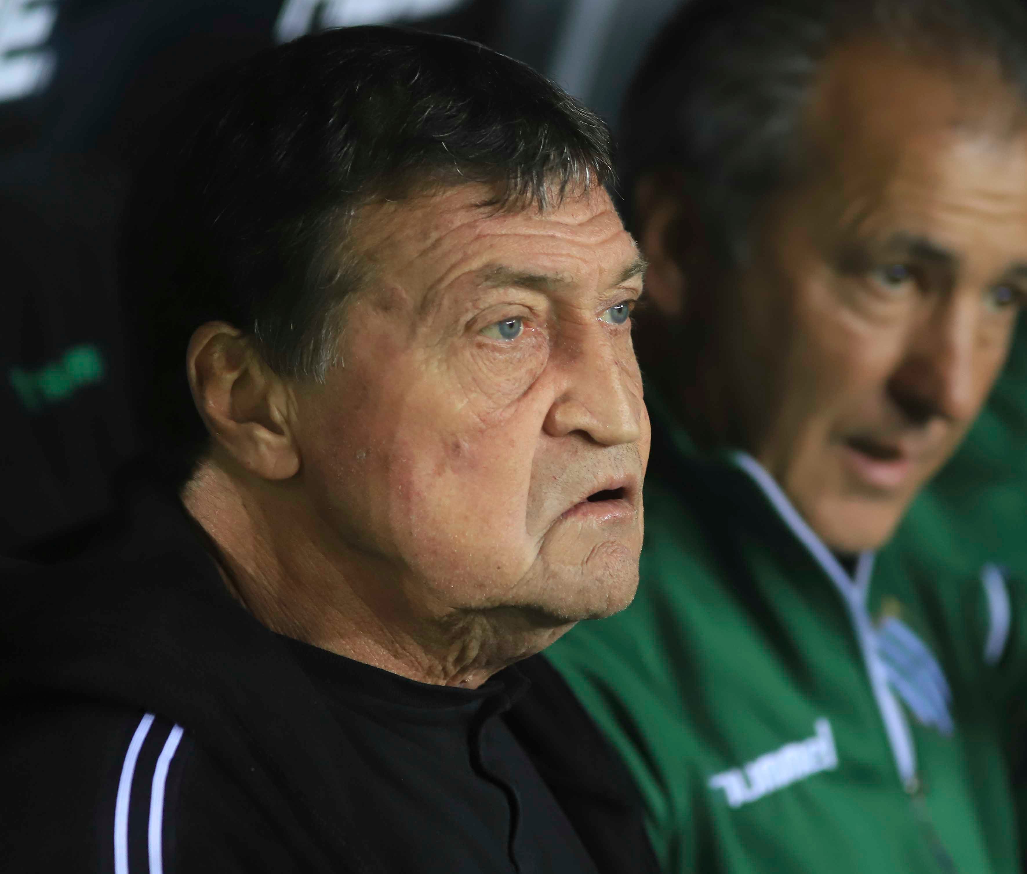 Julio Falcioni volvió a pedir por la suspensión del fútbol.