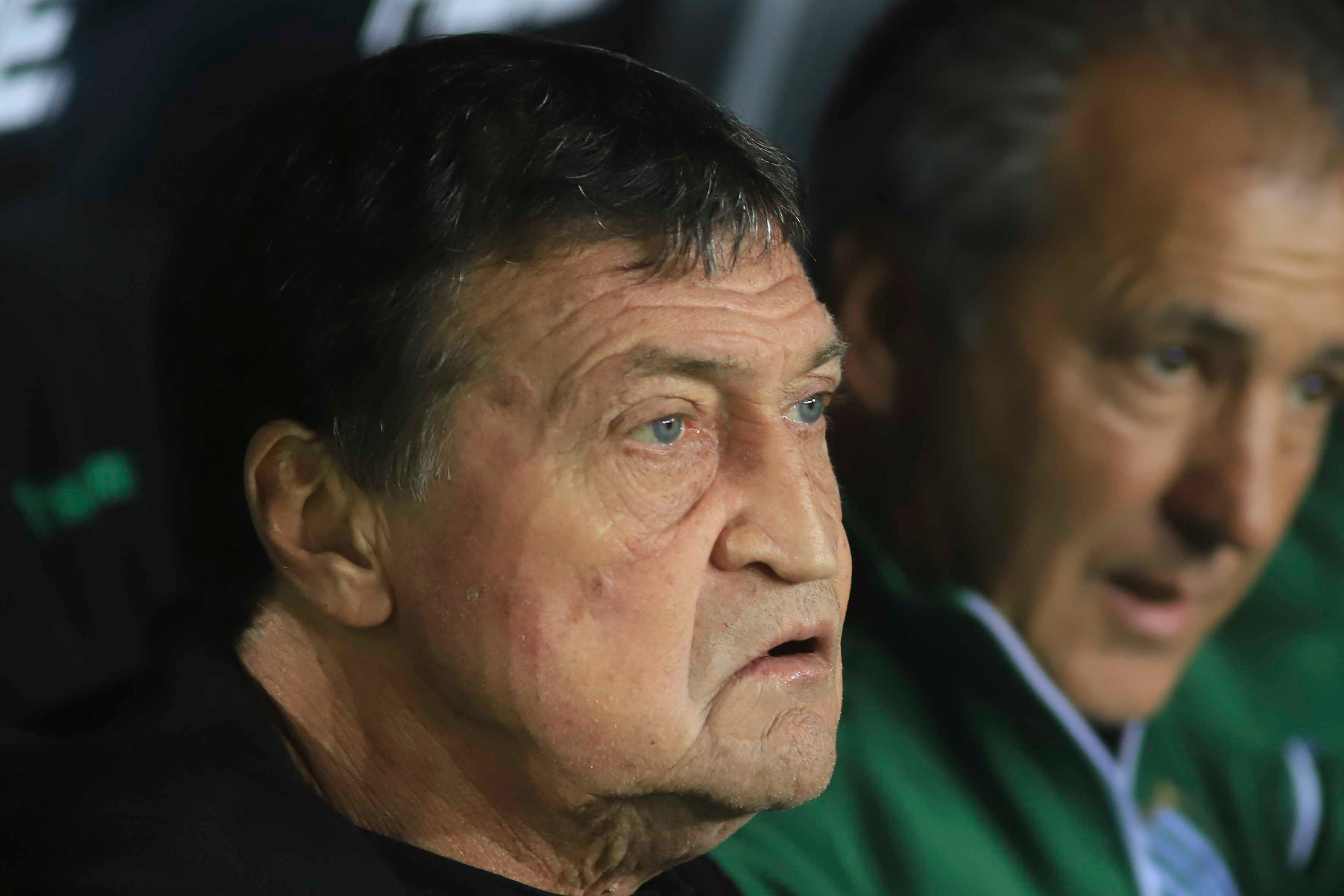 Julio Falcioni volvió a pedir por la suspensión del fútbol.