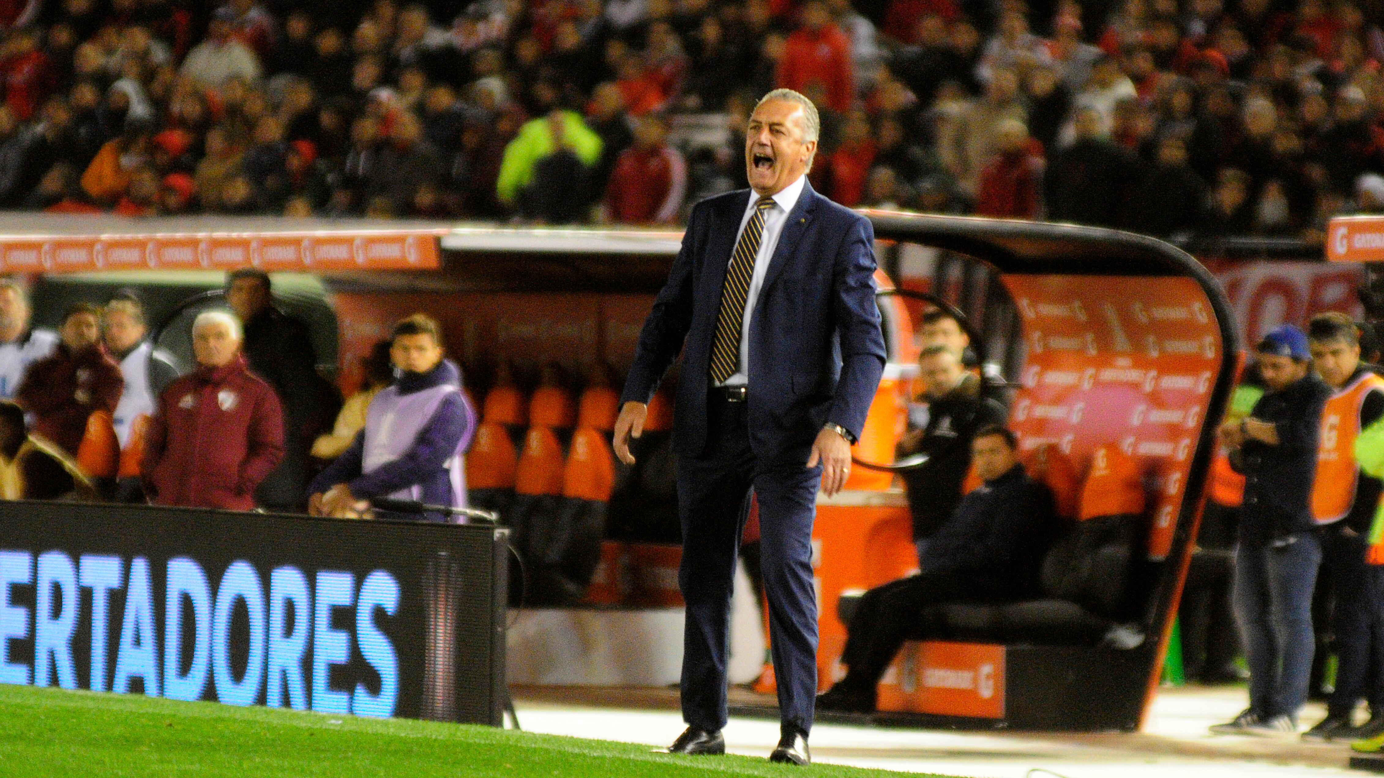 Gustavo Alfaro y la cuestión de atacar o no atacar.