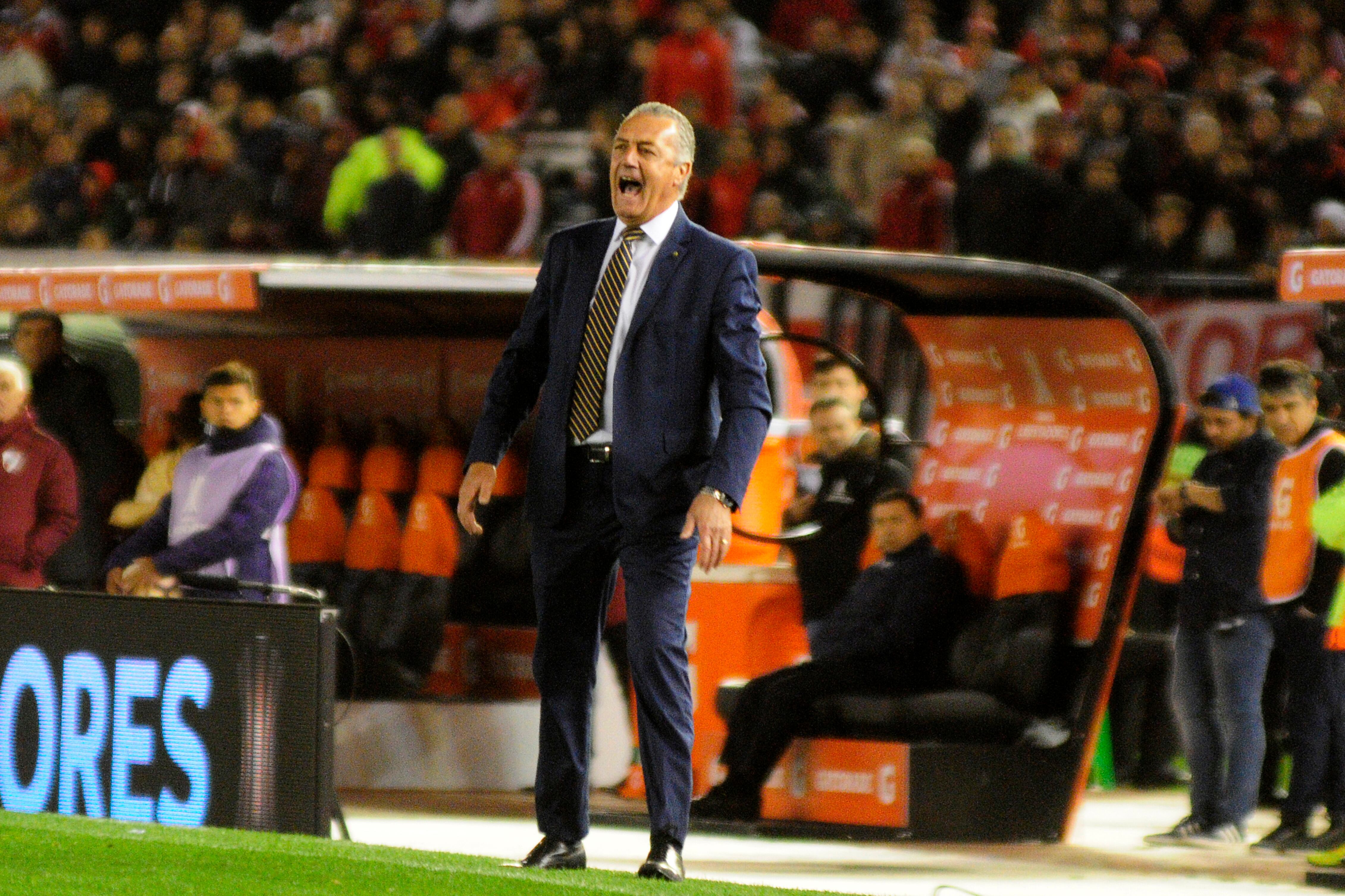 Gustavo Alfaro y la cuestión de atacar o no atacar.