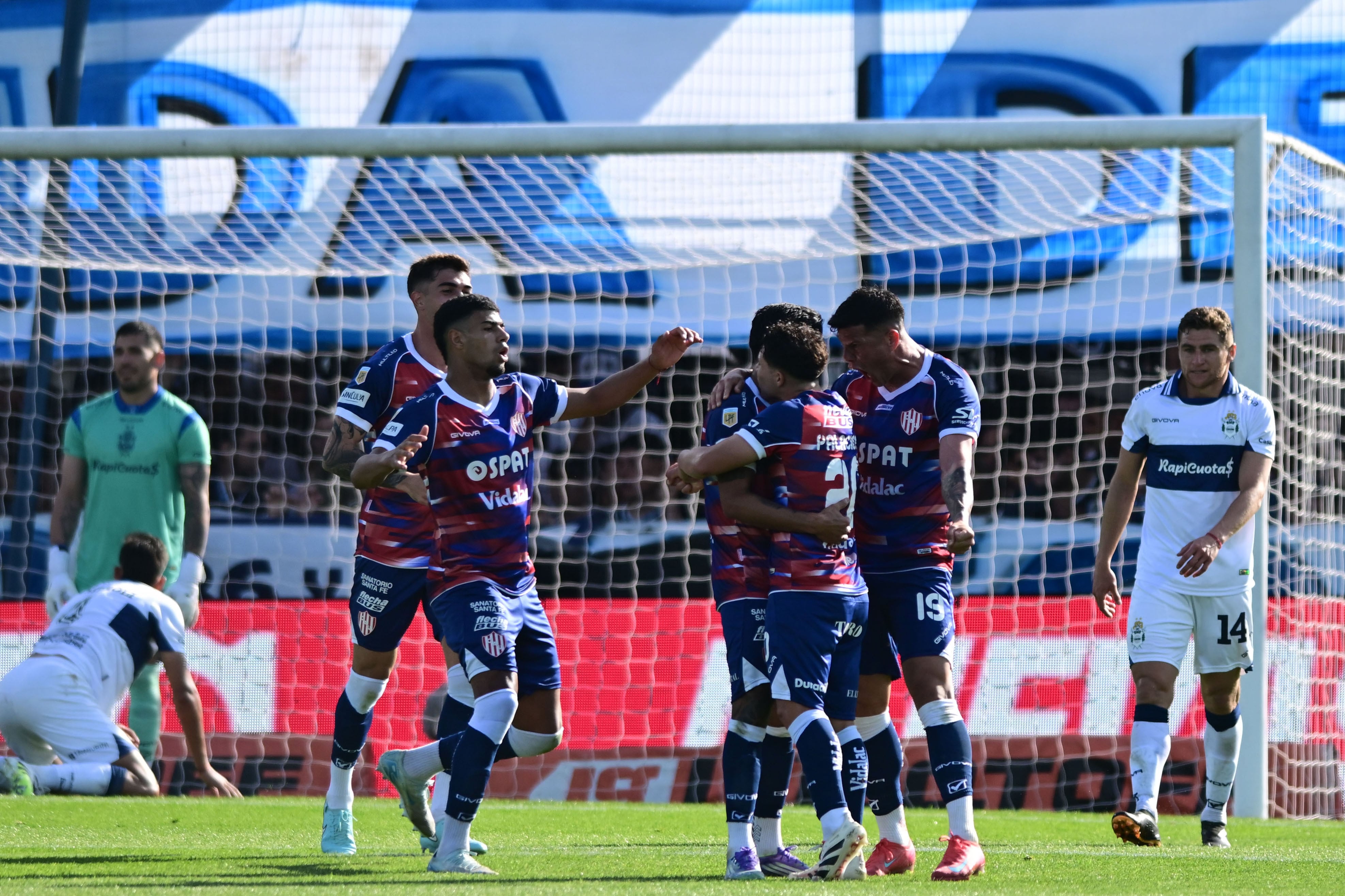 Los jugadores de Unión de festejo en La Plata