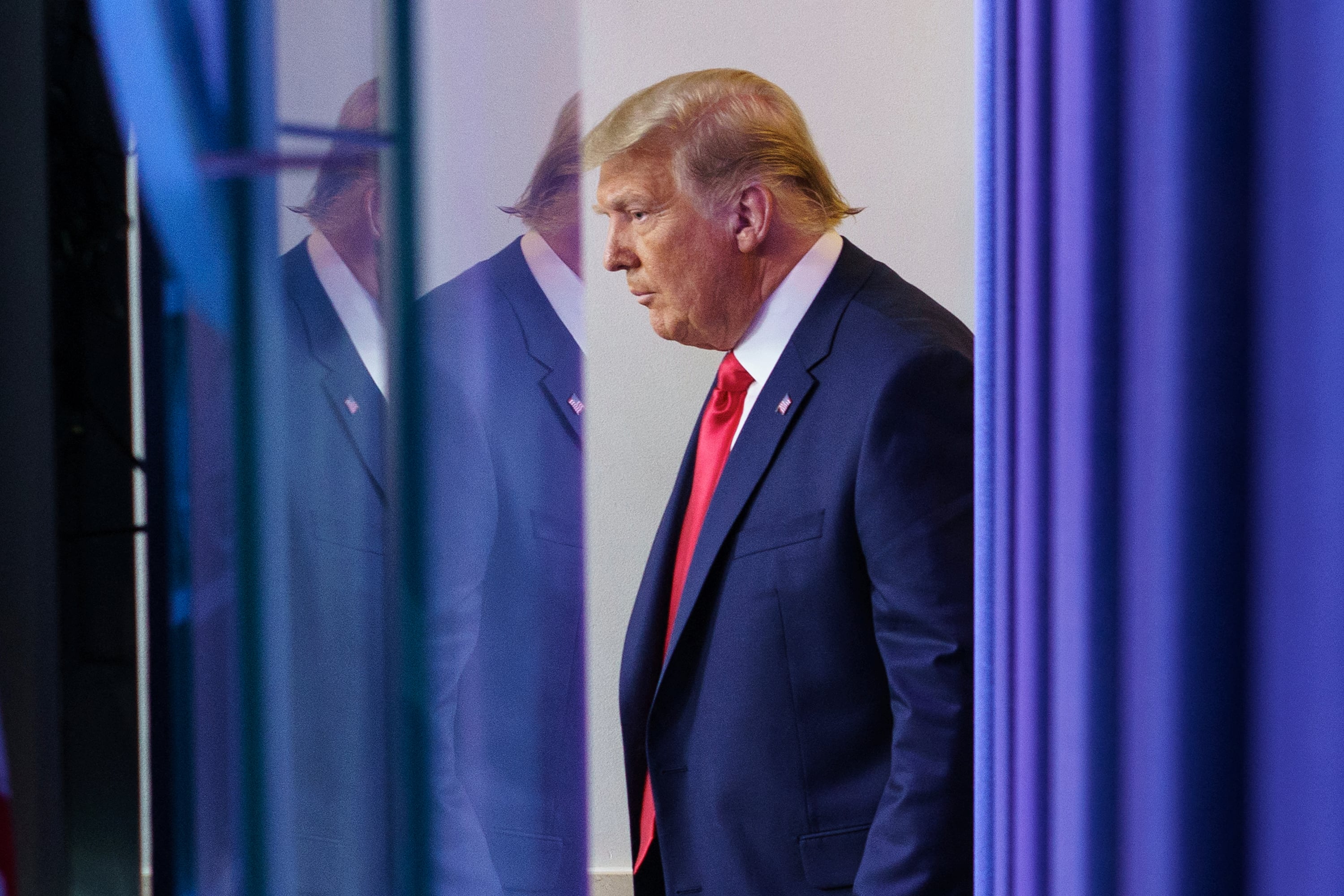 Trump perdido en un laberinto legal.
