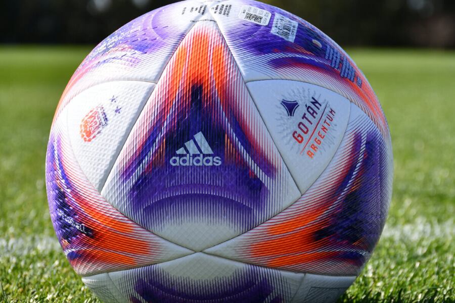 Gotán Argentum, pelota Adidas oficial del fútbol argentino