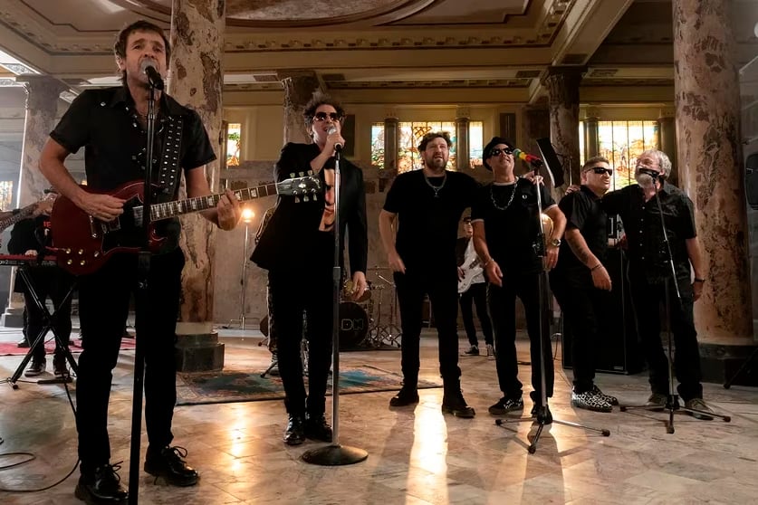 La canción forma parte del proyecto "ADN" de los Auténticos Decadentes.