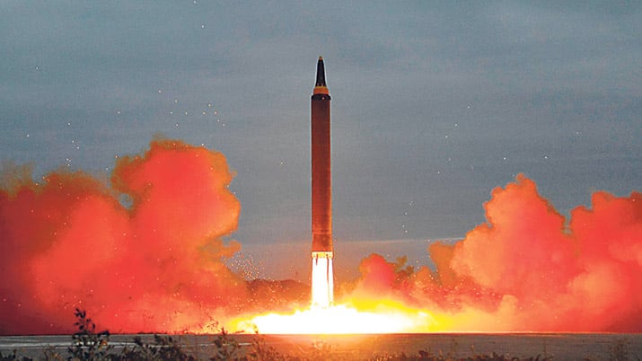 Imagen cedida por la agencia norcoreana de noticias mostrando el lanzamiento del misil.