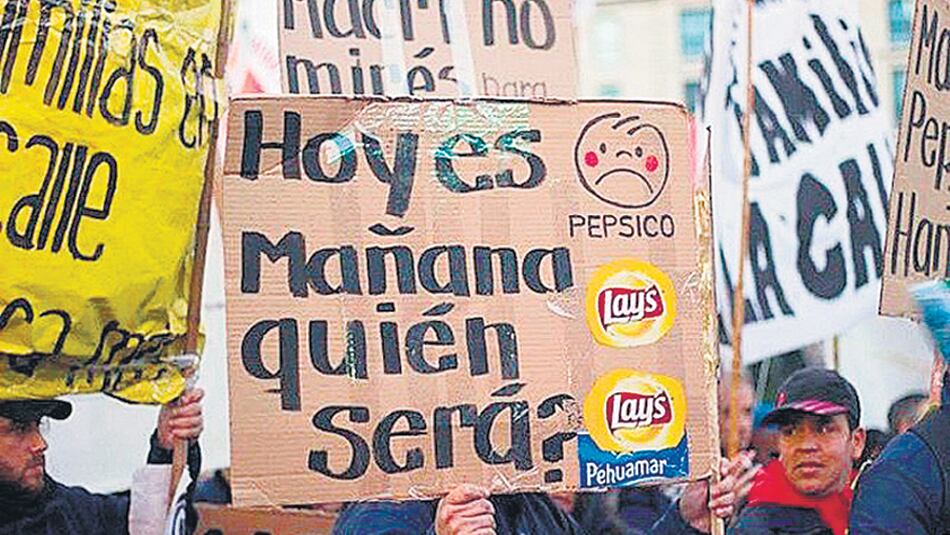 Los trabajadores de PepsiCo fueron desalojados el jueves de la planta de Vicente López con un violento operativo.