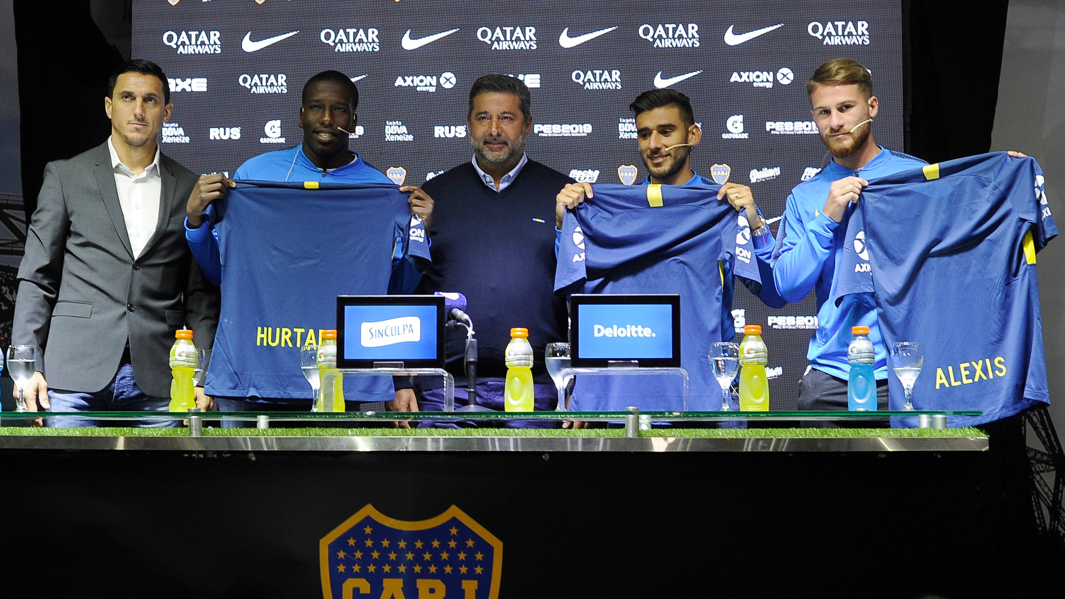 Angelici y Burdisso presentaron a Hurtado, Salvio y Mac Allister.