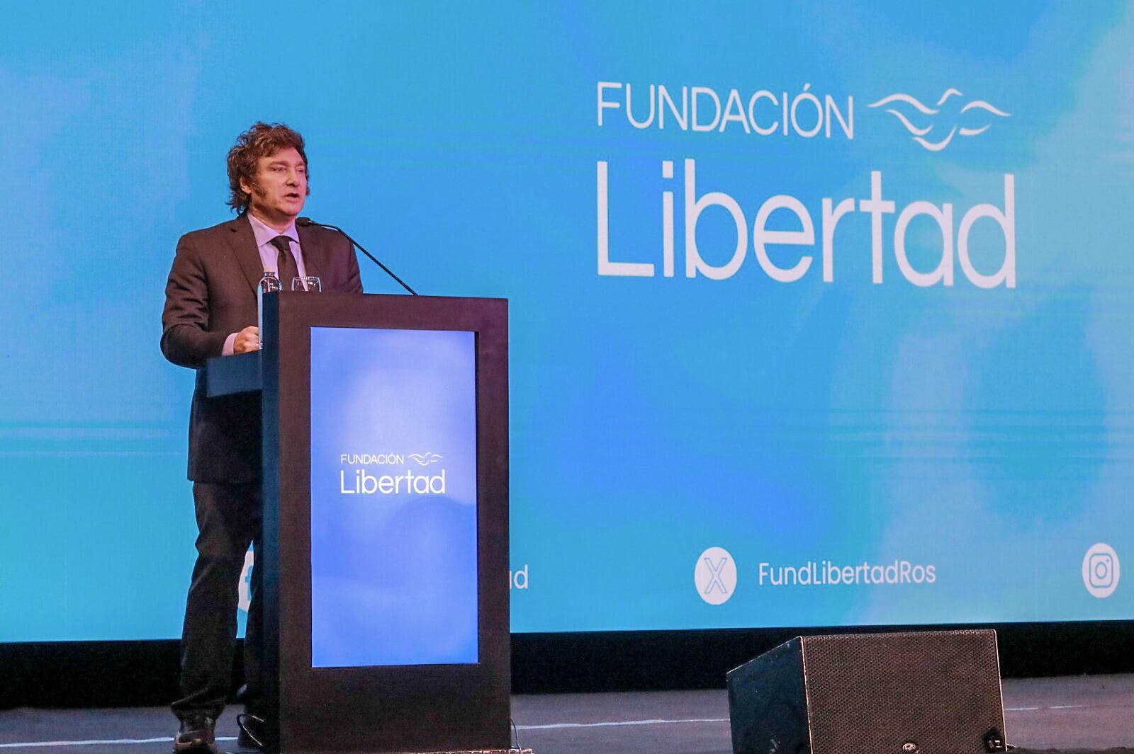 El madatario expuso en una tribuna afín y aún así recibió apoyo parcial