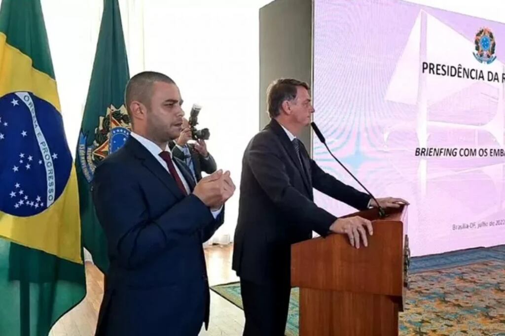 El presidente de Brasil, Jair Bolsonaro, durante encuentro con embajadores / captura video