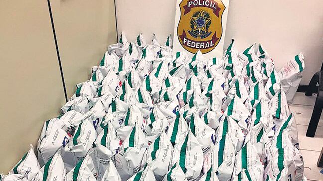 El dinero incautado fue ensobrado por la Policía Federal.