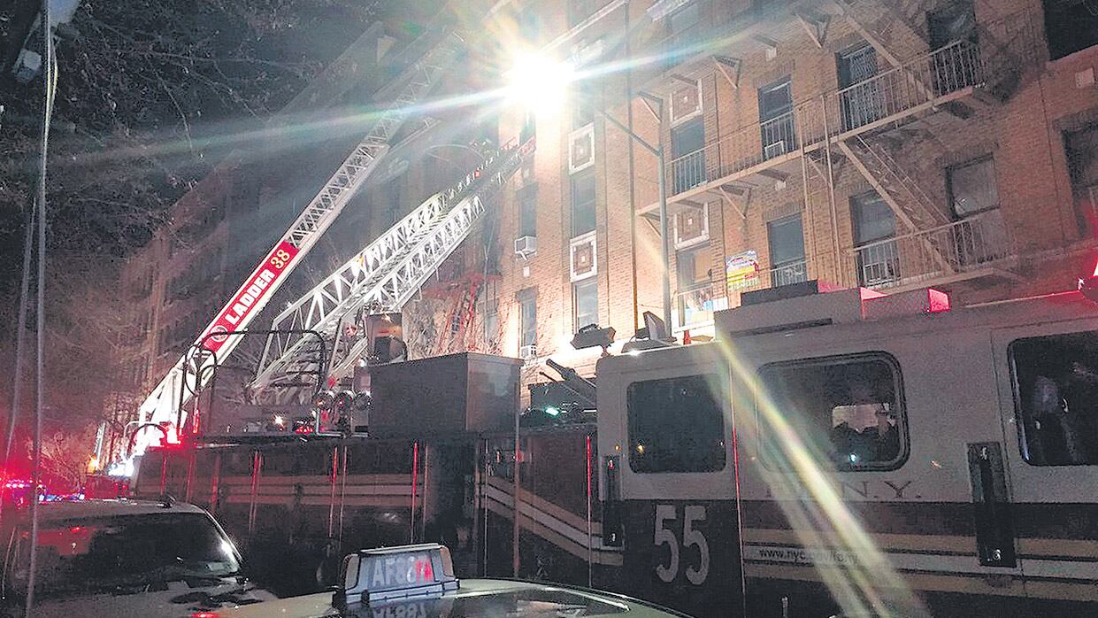 El fuego tomó rápidamente las cinco plantas del edificio porque las escaleras actuaron de chimenea.