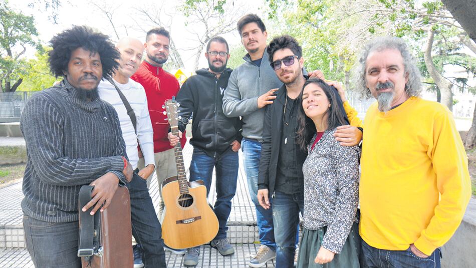 Los músicos de La Trovuntivitis están celebrando veinte años de existencia y trabajo conjunto.