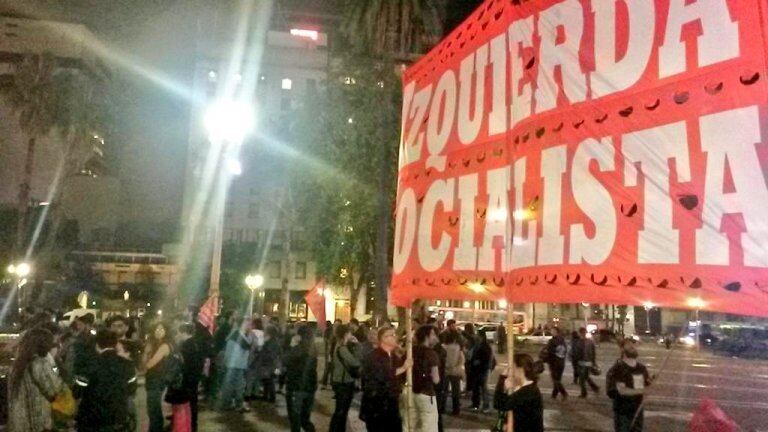 La columna de Izquierda Socialista llega al centro porteño.