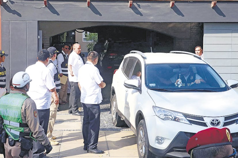 La orden de detención sorprendió a Kuczynski en su casa; pasado el mediodía fue llevado a prisión.