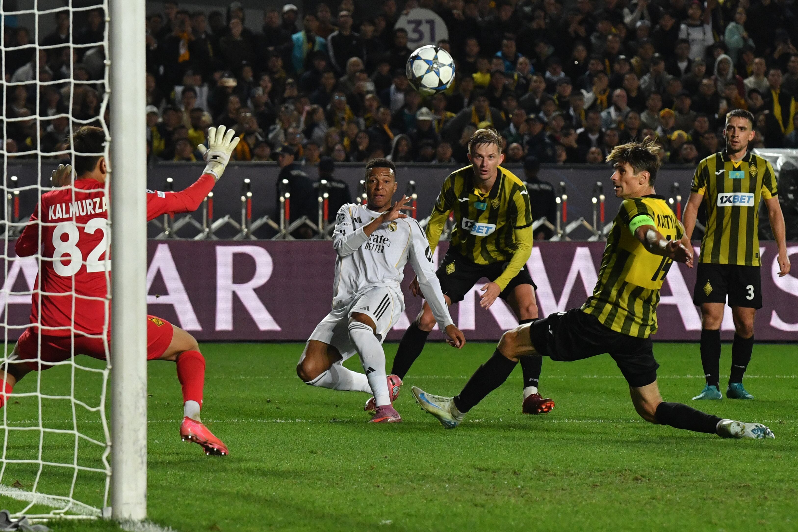 Mbappé define en uno de sus goles