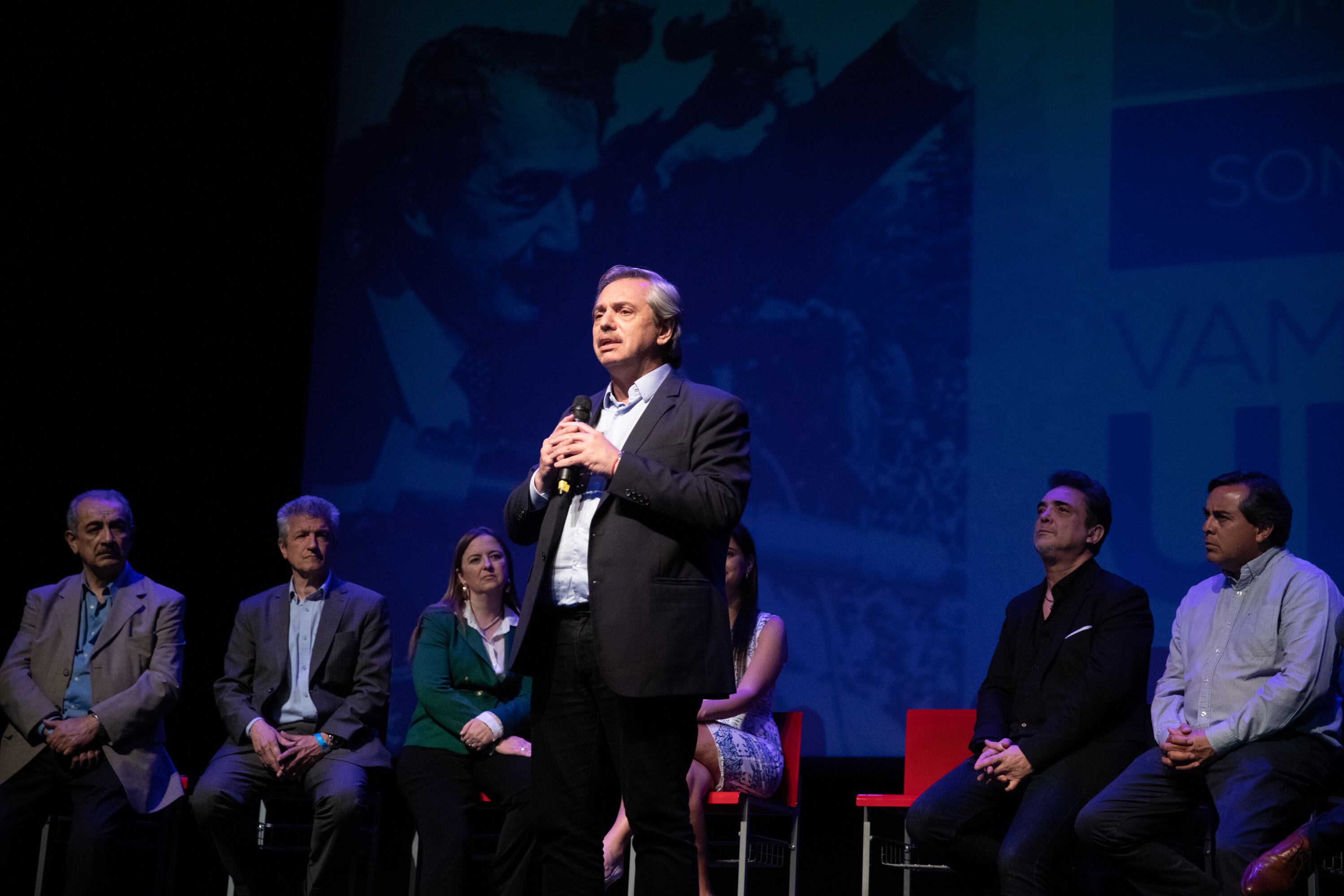 Alberto Fernández ceró el acto realizado en la UMET.