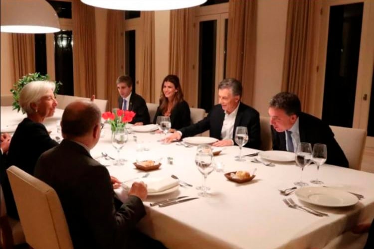 Mauricio Macri y Nicolás Dujovne, en pleno romance con Christine Lagarde.