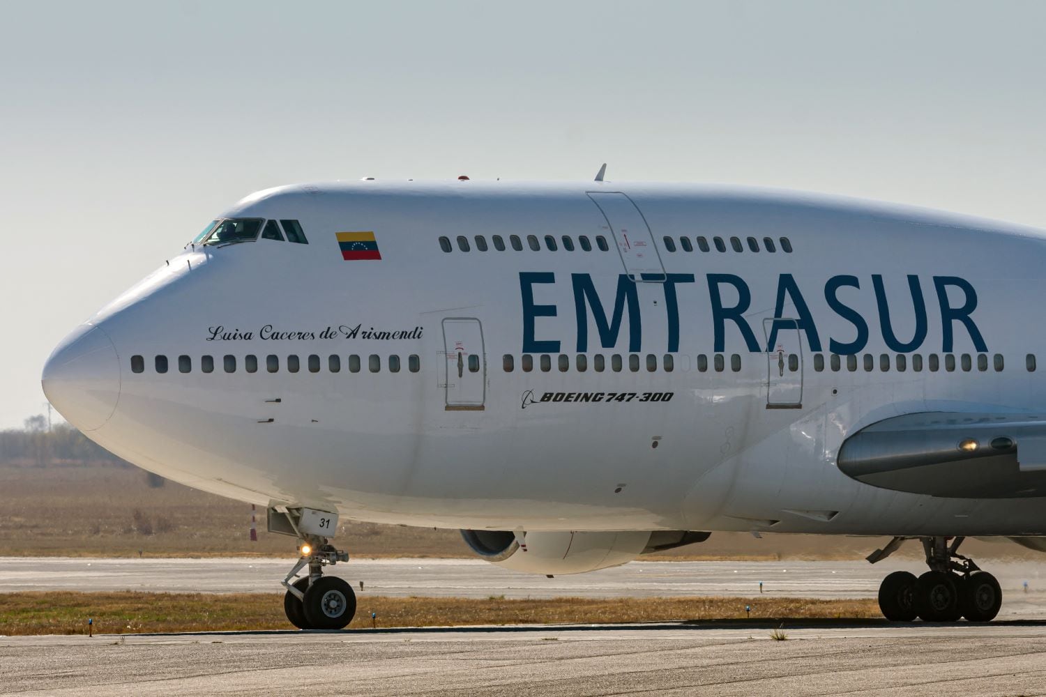 El avión Jumbo de la empresa Emtrasur continúa varado en el aeropuerto de Ezeiza.