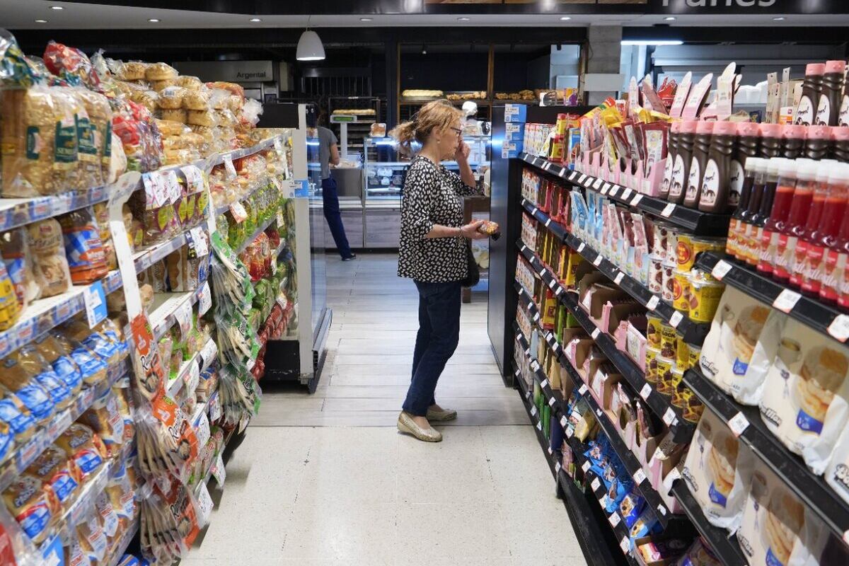 La Federación Argentina de Empleados de Comercio y Servicios (FAECyS) formalizó el acuerdo con representantes de las empresas ChangoMas, INC SA, COTO, Día % y CENCOSUD SA.