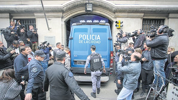 Pity Alvarez dice que Díaz lo agredió y se defendió.