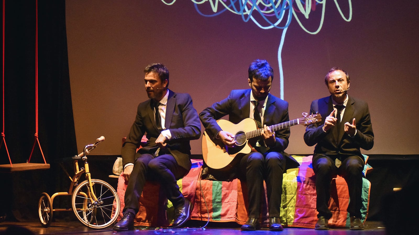 Bernasconi tramó con Ríos y Davide un cruce de lenguajes que, además, involucra al espectador.