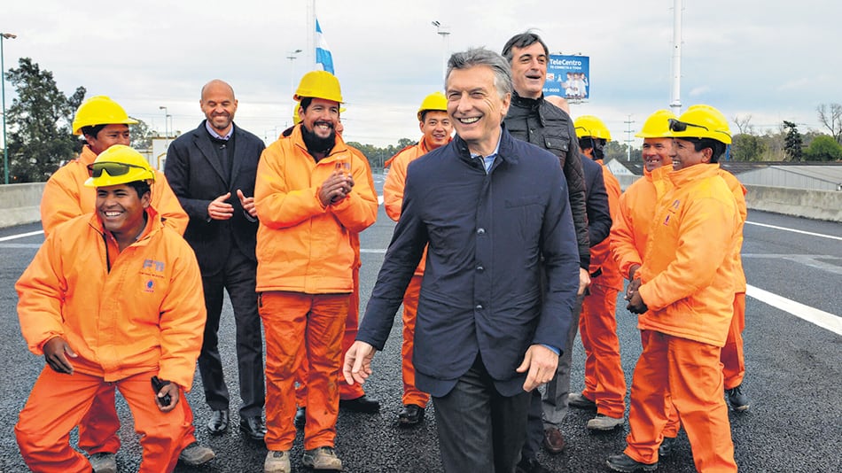 Macri, al inaugurar el lunes pasado el nuevo puente de La Noria, una obra que puso en marcha el gobierno de Cristina Kirchner.