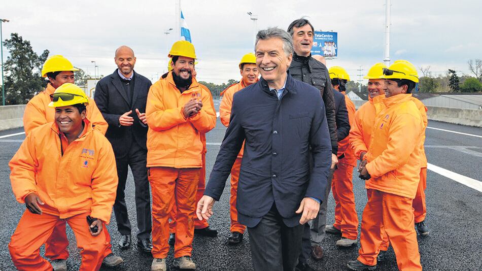 Macri, al inaugurar el lunes pasado el nuevo puente de La Noria, una obra que puso en marcha el gobierno de Cristina Kirchner.