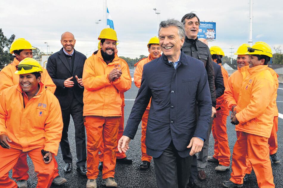 Macri, al inaugurar el lunes pasado el nuevo puente de La Noria, una obra que puso en marcha el gobierno de Cristina Kirchner.