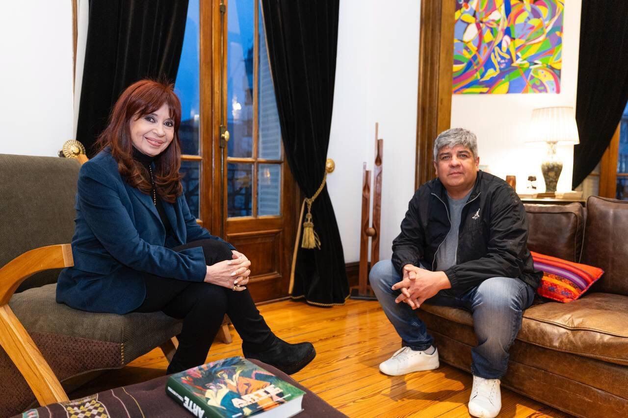 La expresidenta Cristina Fernández de Kirchner junto al extriunviro de la CGT, el camionero Pablo Moyano.