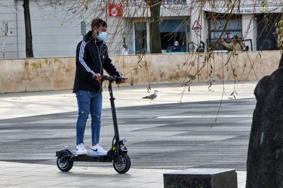 Las baterías de litio de los monopatines eléctricos quedaron en la mira. ¿Son seguras?