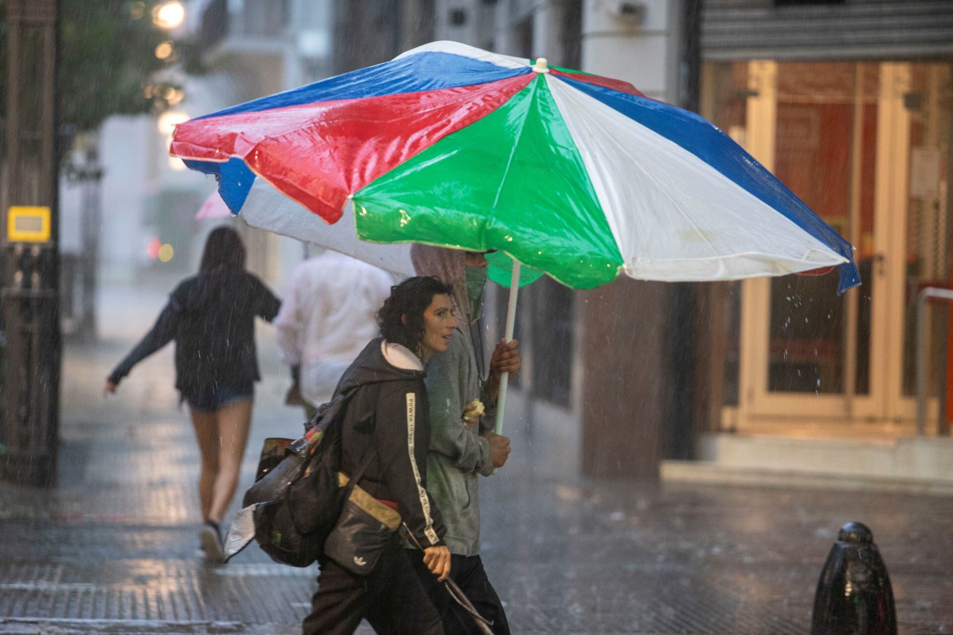 Se esperan fuertos tormentas y posible caída de granizo para esta noche en parte del AMBA y sudeste de la provincia de Buenos Aires. (Foto: NA)