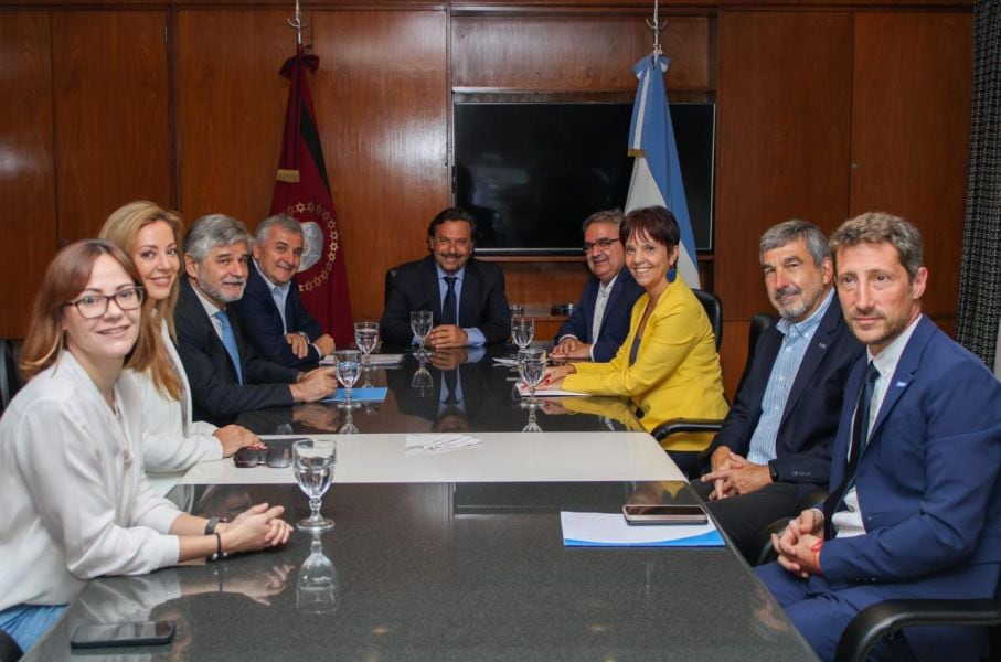 Acuerdo entre YPF y la Mesa del Litio.