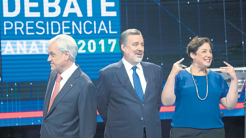 Piñera lidera los sondeos con 44 por ciento; seguido por Guillier con 19,7 y Beatriz Sánchez con el 8,5.