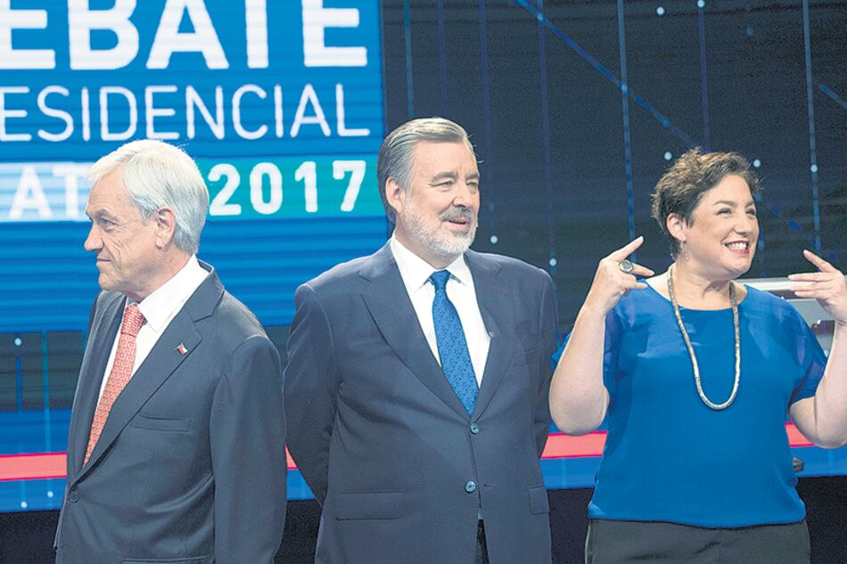 Piñera lidera los sondeos con 44 por ciento; seguido por Guillier con 19,7 y Beatriz Sánchez con el 8,5.