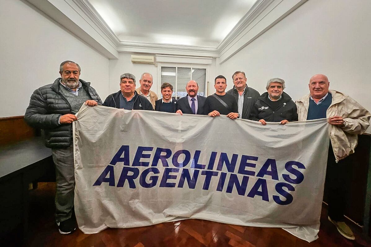 La CGT y gobernadores del peronismo se solidarizaron con los gremios aeronáuticos.