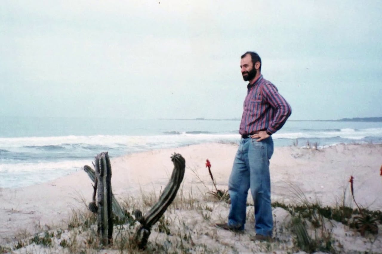 "Entre gatos universalmente pardos", sobre Salvador Benesdra.