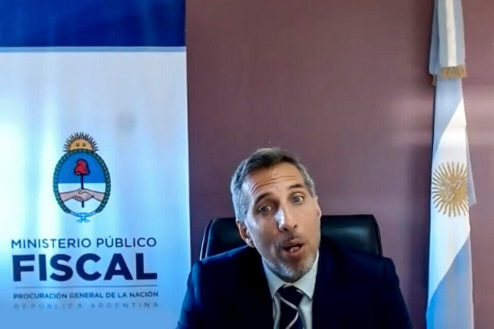El fiscal Diego Luciani, de papelón en papelón.