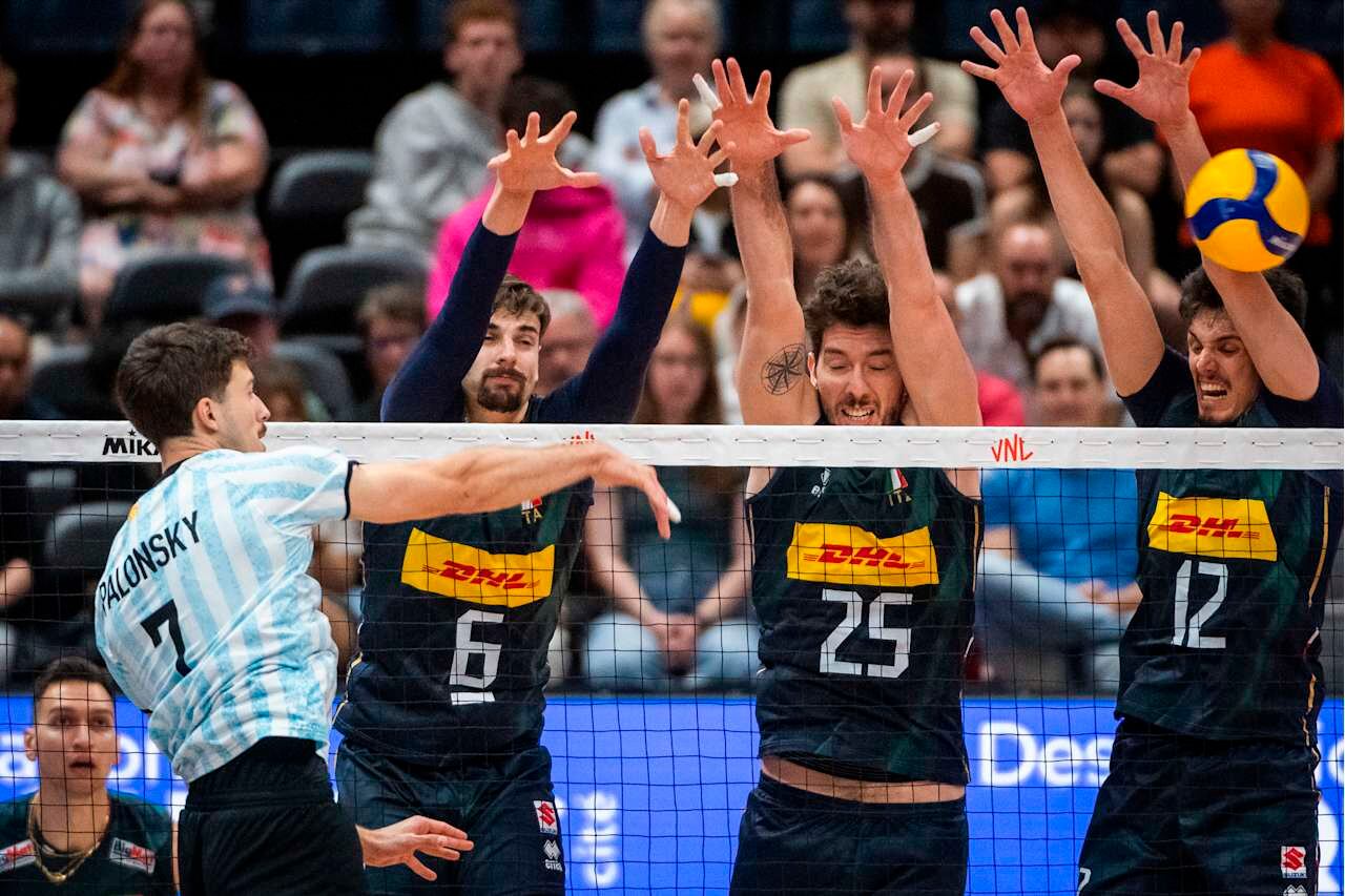 Palonsky tuvo una semana positiva. En la imagen, contra los italianos.