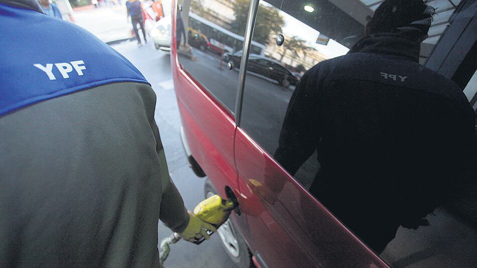 En 2017 el litro de nafta súper aumentó 32,6 por ciento en el año y el de la premium, 35,5 por ciento.