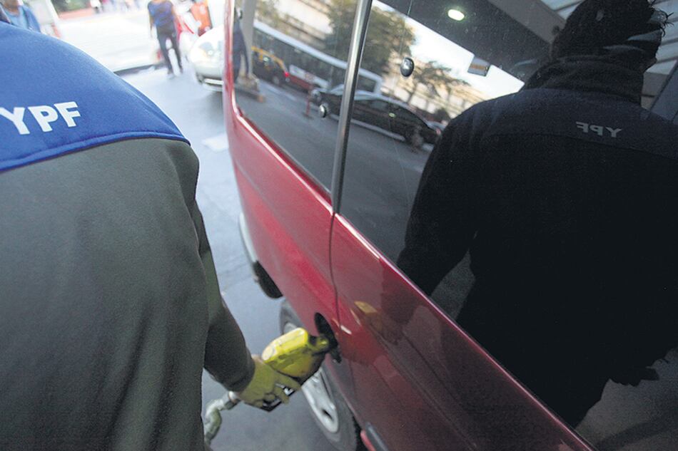 En 2017 el litro de nafta súper aumentó 32,6 por ciento en el año y el de la premium, 35,5 por ciento.