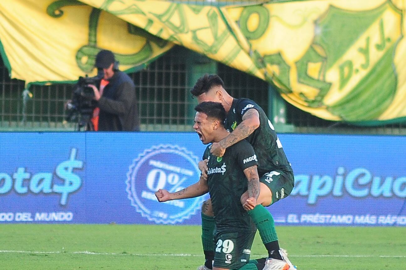 El festejo de Uvita Fernández para el triunfo de Defensa