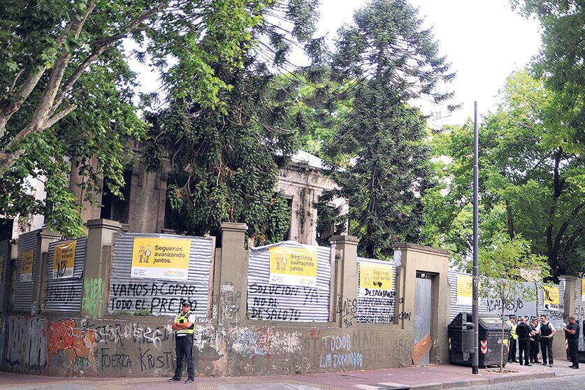 El predio del ex Padelai permanece custodiado para evitar nuevas tomas.