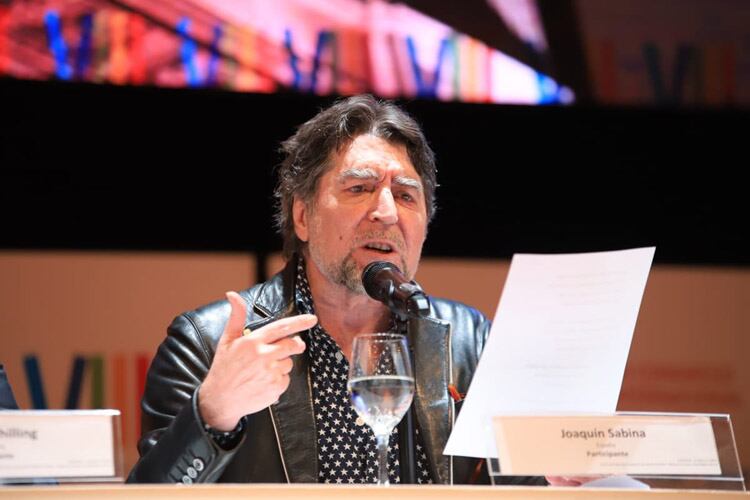 Sabina lee en el Congreso de la Lengua.