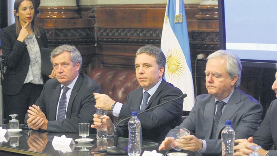 “Para que haya inversión necesitamos estabilidad, reglas de juego claras y ser solventes”, afirmó Dujovne.