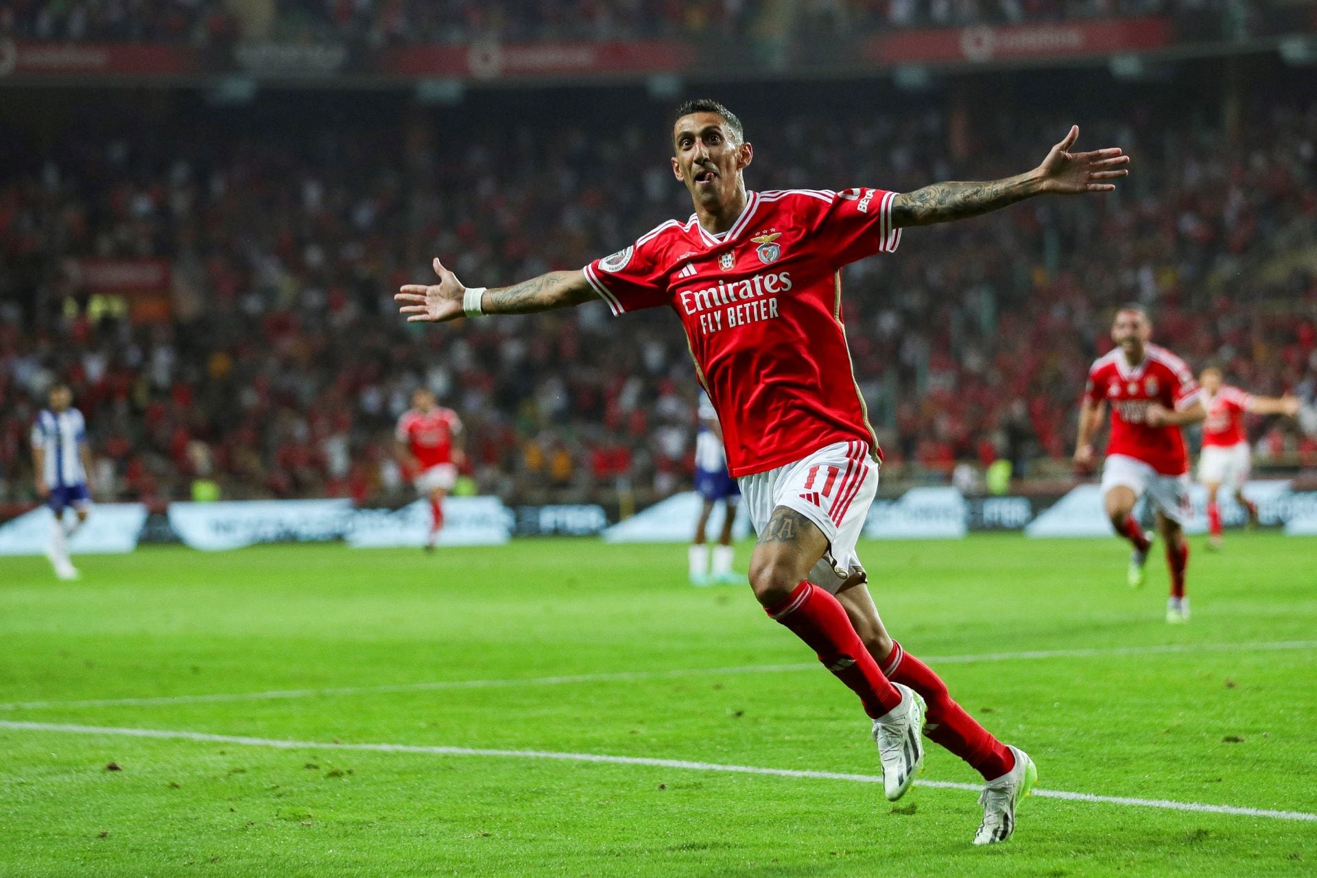 Di María festeja su gol, que fue el 1 a 0 a favopr del Benfica. Siete minutos más tarde, Petar Musa, puso el 2 a 0 final.