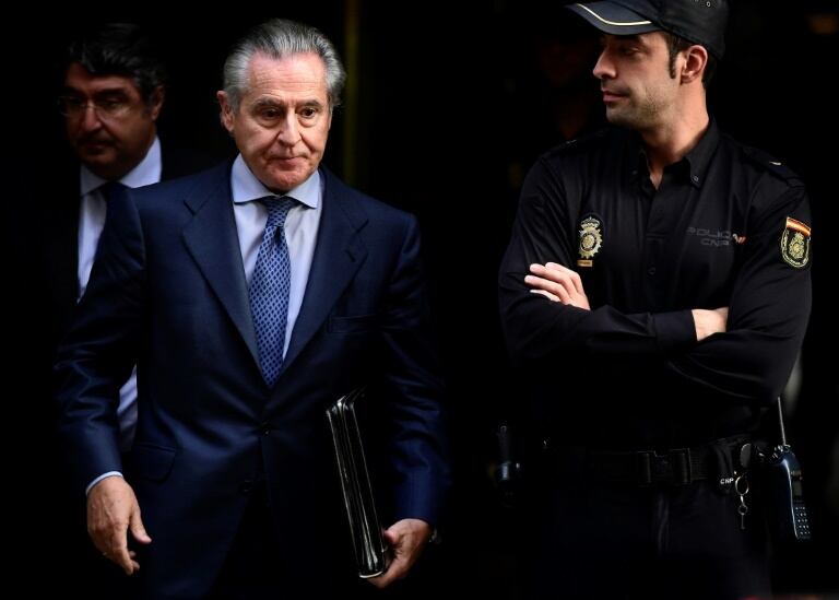 Miguel Blesa, a la salida de un tribunal, en pleno escándalo de las tarjetas de Caja Madrid.