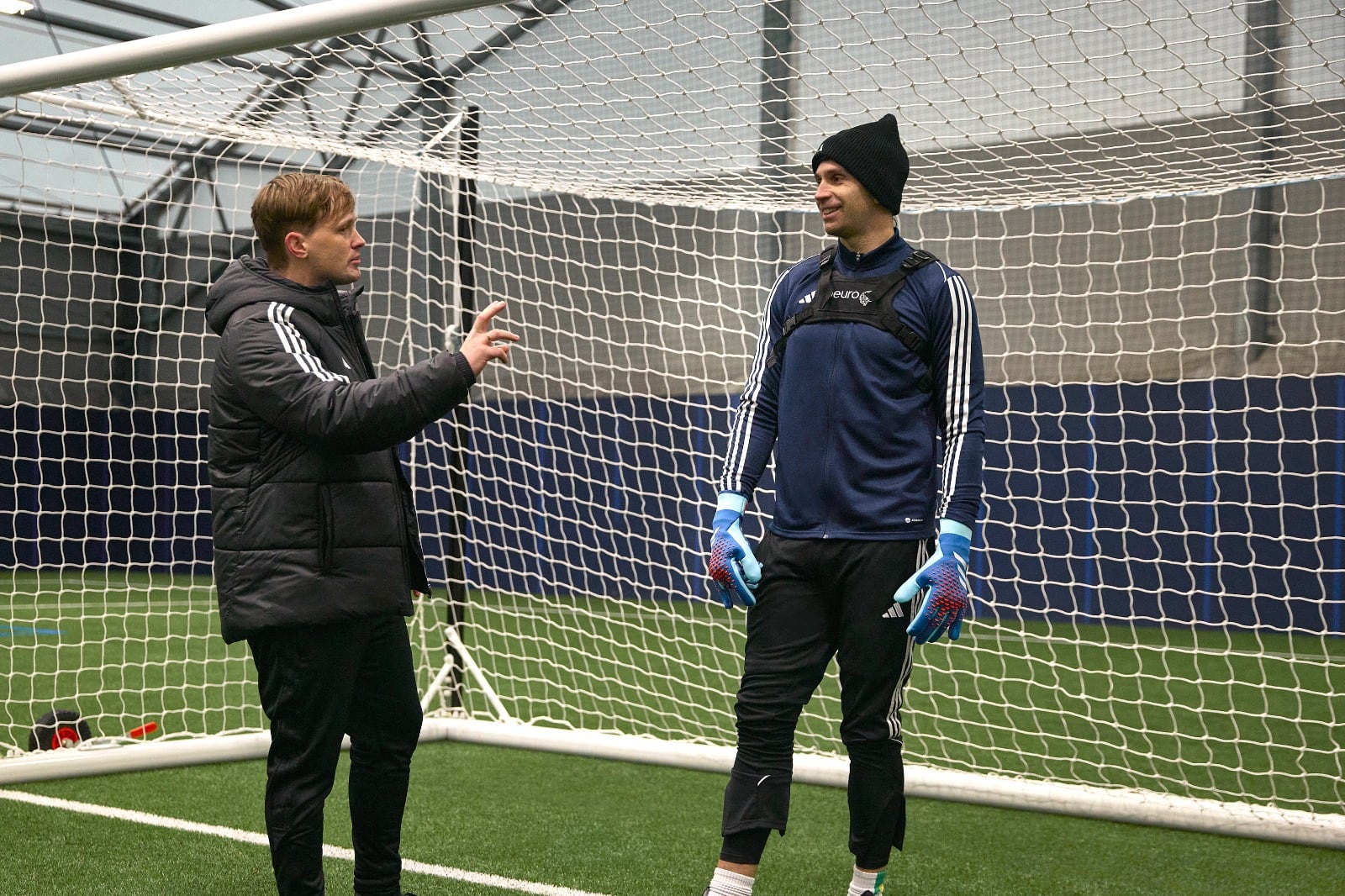 El arquero Emiliano Martínez colaboró con el proyecto